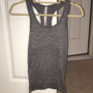 Lululemon top